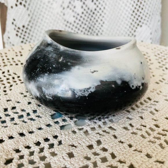 Vintage PorCer Studio Art Pottery Vase Planter Small Signed - Picture 10 of 10